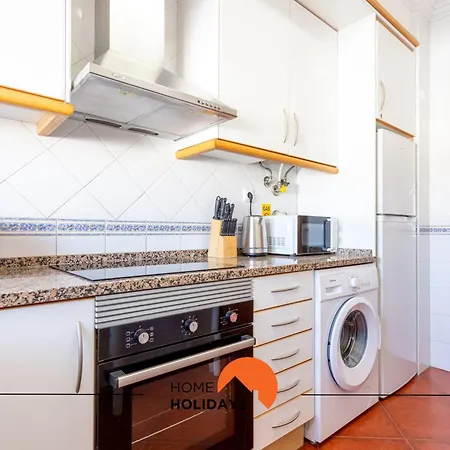 #190 Families Only - Descobrimentos By Holidays Appartement *